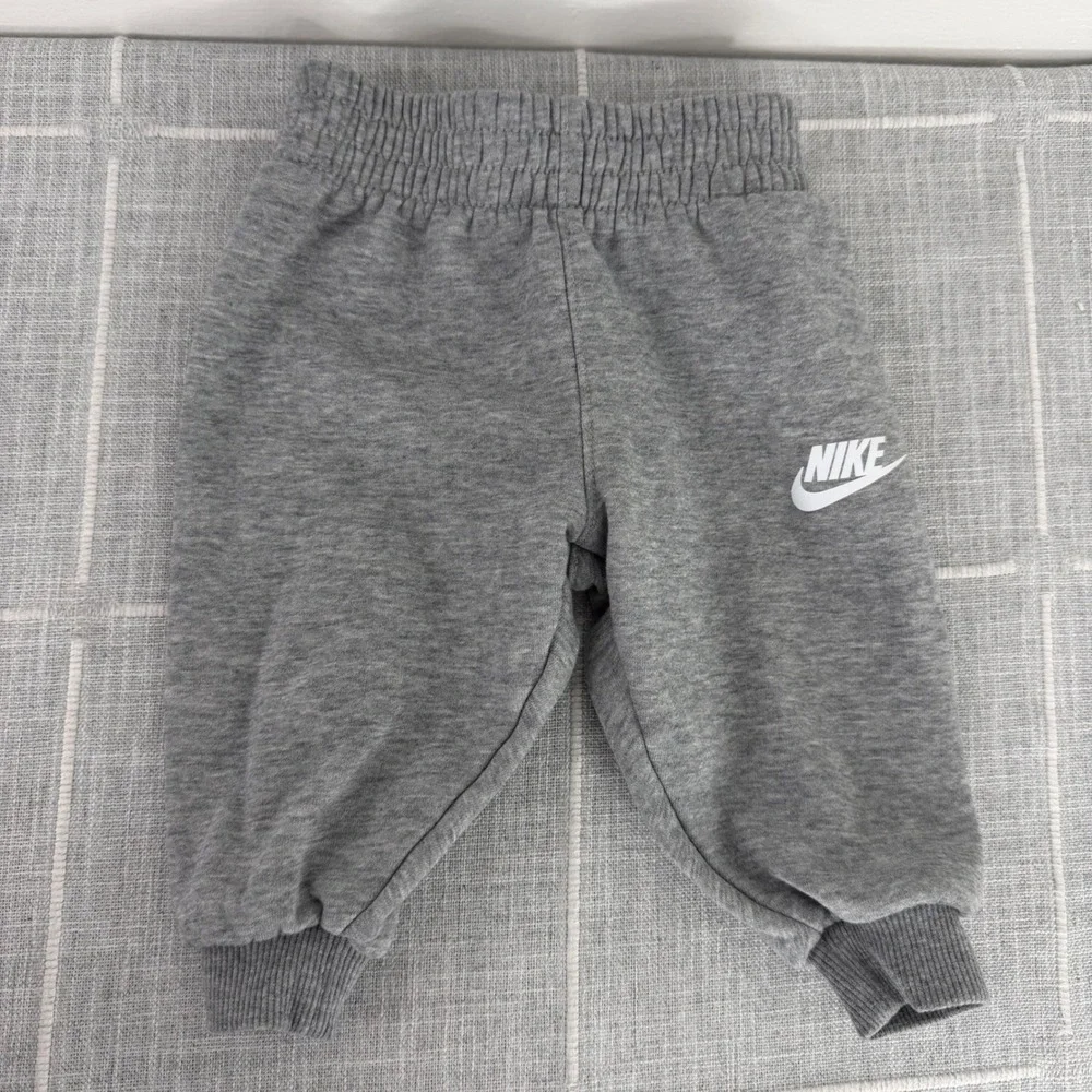 Nike 12 Months Gray Futura Hoodie & Joggers Set - Picture 2 of 10